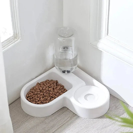 "Perfect feeder for every meal! 🐾 Practical, hygienic, and designed for your pet’s comfort."